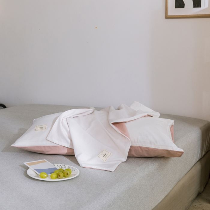 91家纺网 家纺一手货源 找家纺 雅居纺 2022新款全棉水洗棉单枕套 白+绅士红一对