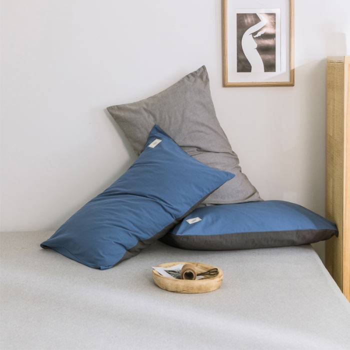 91家纺网 家纺一手货源 找家纺 雅居纺 2022新款全棉水洗棉单枕套 牛仔蓝+低调灰一对