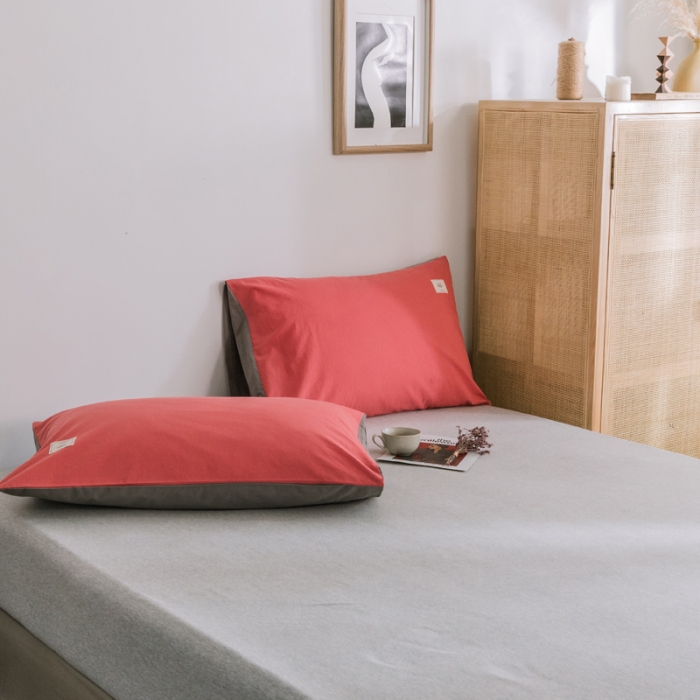 91家纺网 家纺一手货源 找家纺 雅居纺 2022新款全棉水洗棉单枕套 珊瑚红+绅士灰一对