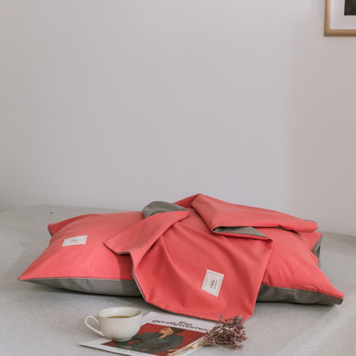 91家纺网 家纺一手货源 找家纺 雅居纺 2022新款全棉水洗棉单枕套 珊瑚红+绅士灰一对