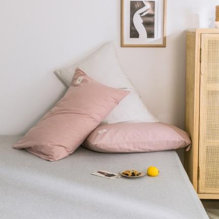 91家纺网 家纺一手货源 找家纺 雅居纺 2022新款全棉水洗棉单枕套 绅士红一对