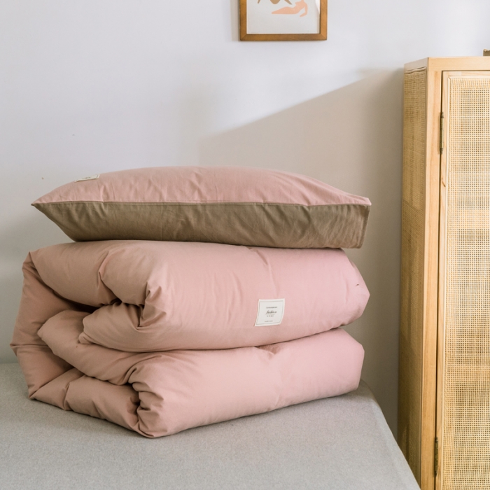 91家纺网 家纺一手货源 找家纺 雅居纺 2022新款全棉水洗棉单枕套 绅士红+卡其一对