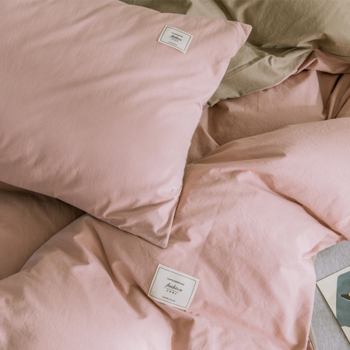 91家纺网 家纺一手货源 找家纺 雅居纺 2022新款全棉水洗棉单枕套 绅士红+卡其一对