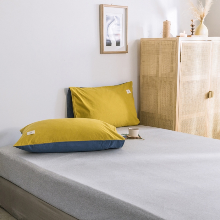91家纺网 家纺一手货源 找家纺 雅居纺 2022新款全棉水洗棉单枕套 绅士黄+牛仔蓝一对