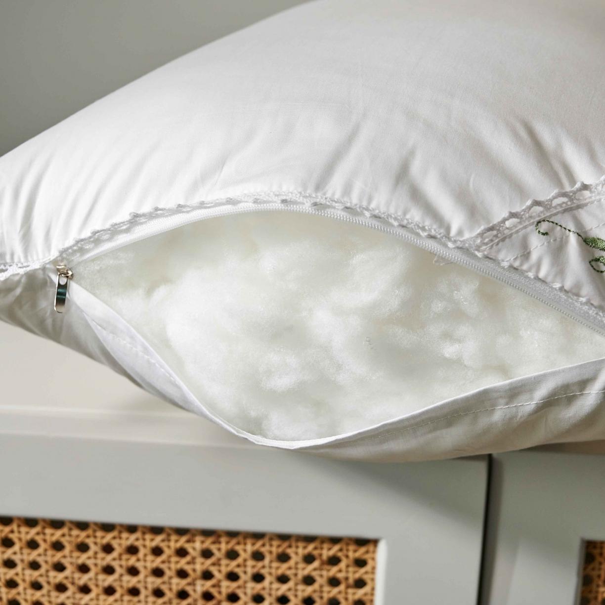 91家纺网 家纺一手货源 找家纺 赛格时代家居枕芯   全棉角绣茉莉花羽丝绒枕 枕头