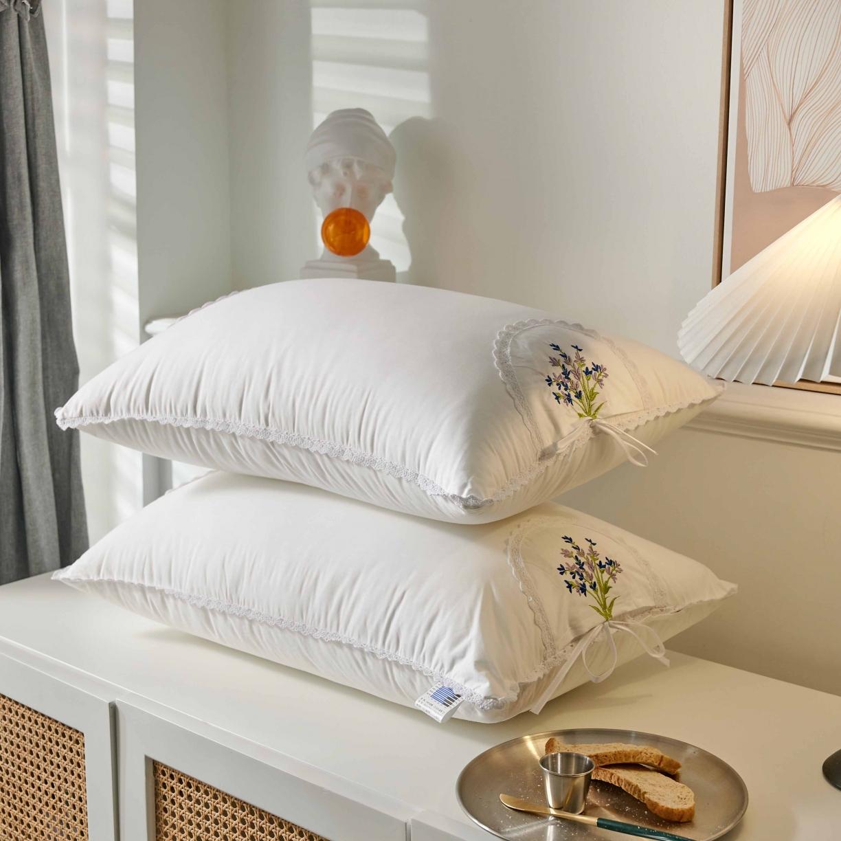 91家纺网 家纺一手货源 找家纺 赛格时代家居枕芯   全棉绣花薰衣草羽丝绒枕 枕头