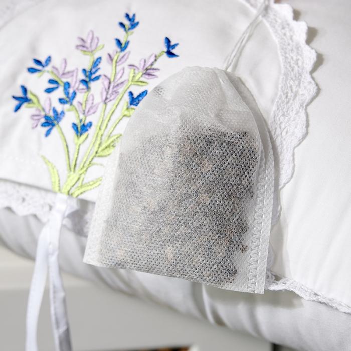 91家纺网 家纺一手货源 找家纺 赛格时代家居枕芯   全棉绣花薰衣草羽丝绒枕 枕头