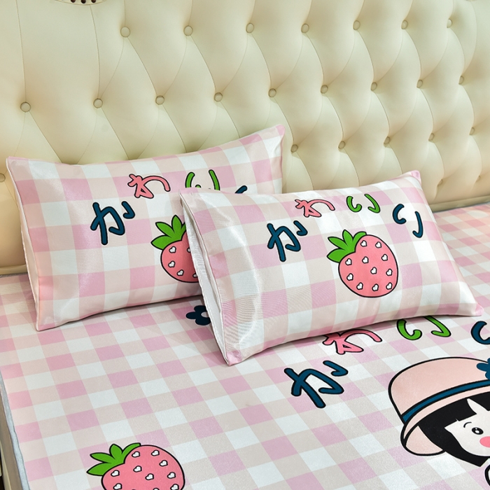 91家纺网 家纺一手货源 找家纺 同田2021新款水洗冰丝数码印花凉席三件套 草莓小女孩