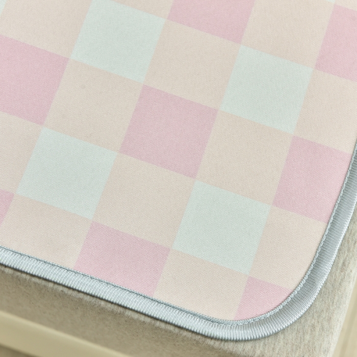 91家纺网 家纺一手货源 找家纺 同田2021新款水洗冰丝数码印花凉席三件套 草莓小女孩