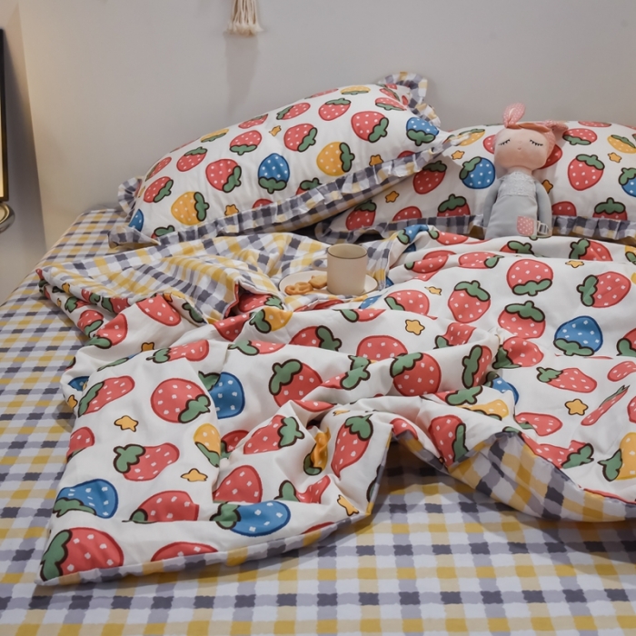 91家纺网 家纺一手货源 找家纺 仟网汇 2021新款全棉夏被四件套 清新小草莓