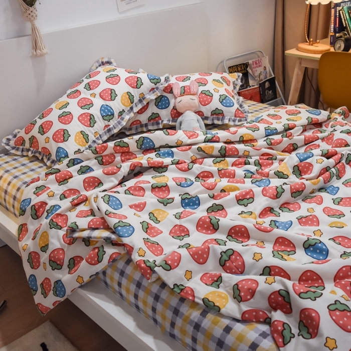 91家纺网 家纺一手货源 找家纺 仟网汇 2021新款全棉夏被四件套 清新小草莓