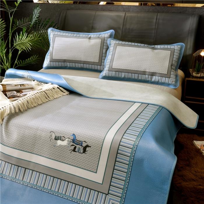 91家纺网 家纺一手货源 找家纺 彩绘头层牛皮凉席 -策马奔腾--蓝