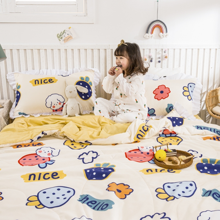 91家纺网 家纺一手货源 找家纺 米莱 2021新款花边款亲肤夏被四件套 草莓爱恋