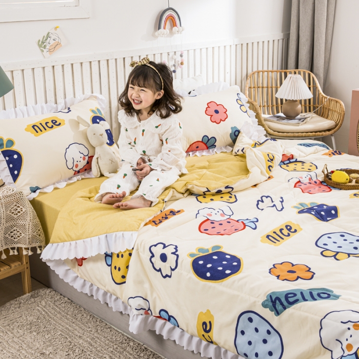 91家纺网 家纺一手货源 找家纺 米莱 2021新款花边款亲肤夏被四件套 草莓爱恋