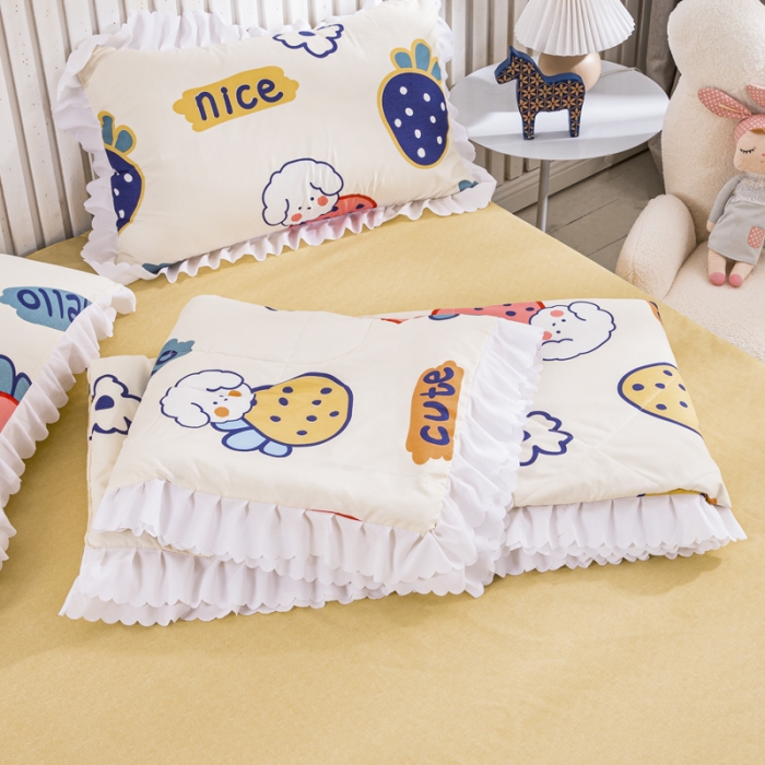 91家纺网 家纺一手货源 找家纺 米莱 2021新款花边款亲肤夏被四件套 草莓爱恋