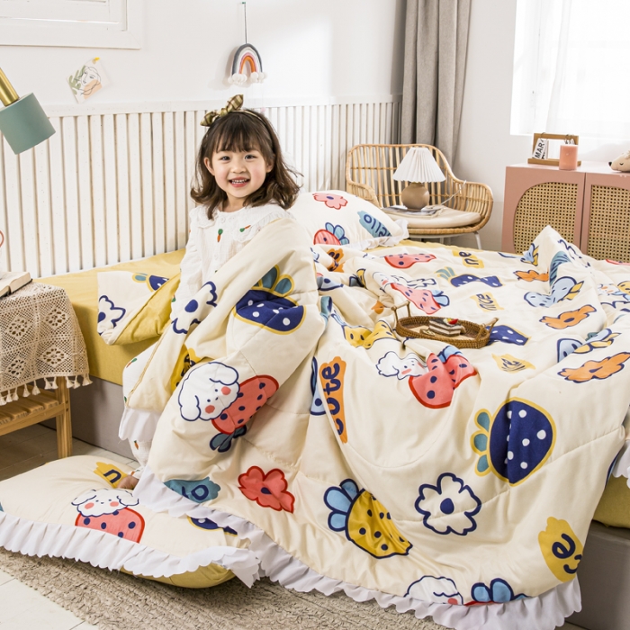 91家纺网 家纺一手货源 找家纺 米莱 2021新款花边款亲肤夏被四件套 草莓爱恋