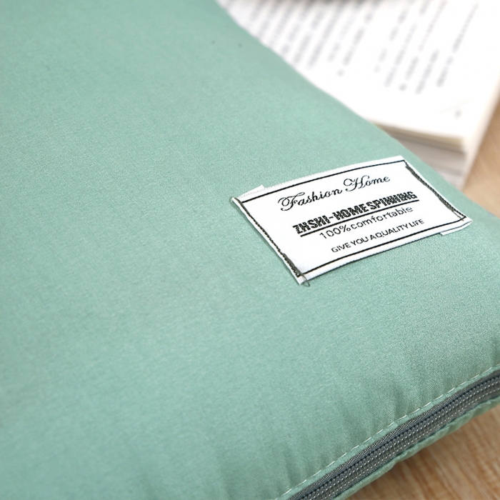 91家纺网 家纺一手货源 找家纺 照世家纺 2021新款贴布绣多功能抱枕被薄荷绿