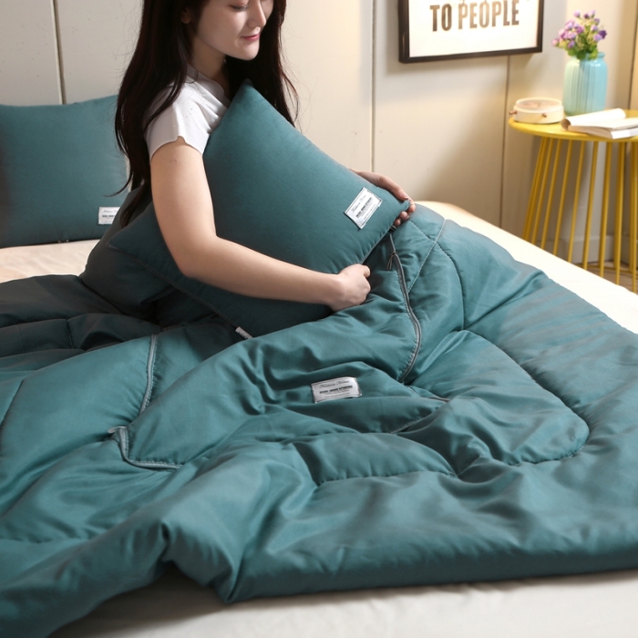 91家纺网 家纺一手货源 找家纺 照世家纺 2021新款贴布绣多功能抱枕被墨绿