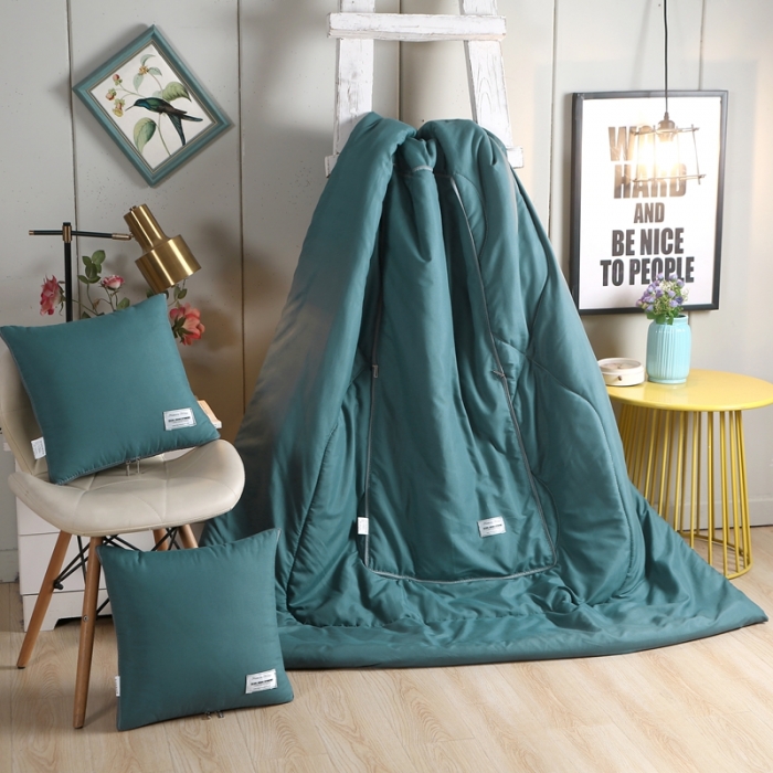 91家纺网 家纺一手货源 找家纺 照世家纺 2021新款贴布绣多功能抱枕被墨绿