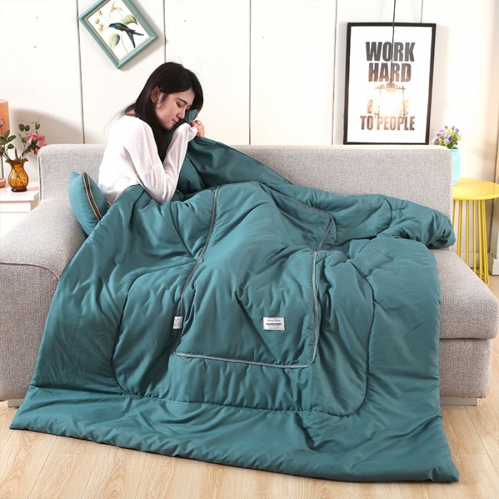 91家纺网 家纺一手货源 找家纺 照世家纺 2021新款贴布绣多功能抱枕被墨绿