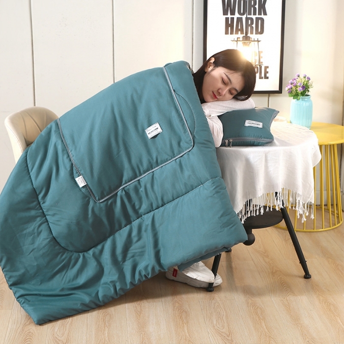 91家纺网 家纺一手货源 找家纺 照世家纺 2021新款贴布绣多功能抱枕被墨绿