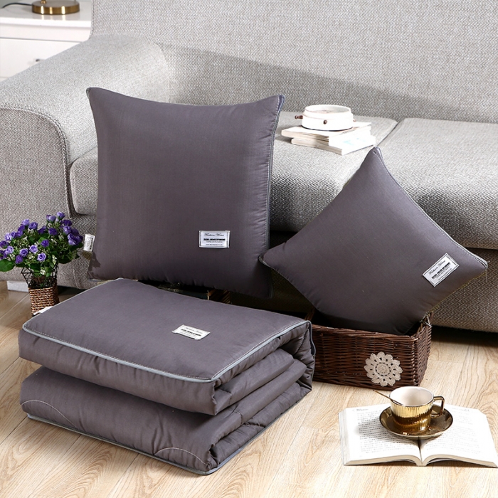 91家纺网 家纺一手货源 找家纺 照世家纺 2021新款贴布绣多功能抱枕被深灰色