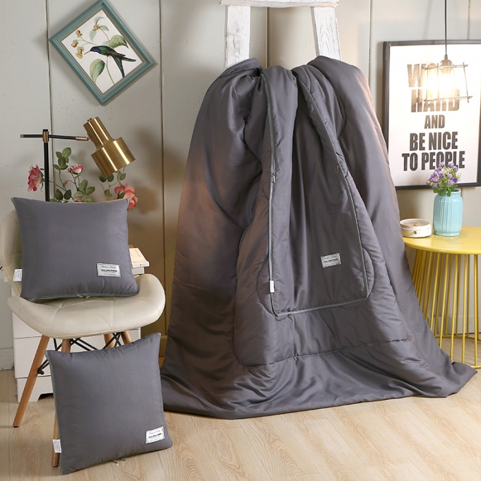 91家纺网 家纺一手货源 找家纺 照世家纺 2021新款贴布绣多功能抱枕被深灰色