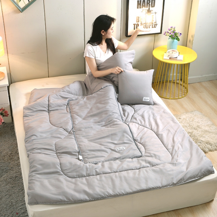 91家纺网 家纺一手货源 找家纺 照世家纺 2021新款贴布绣多功能抱枕被浅灰