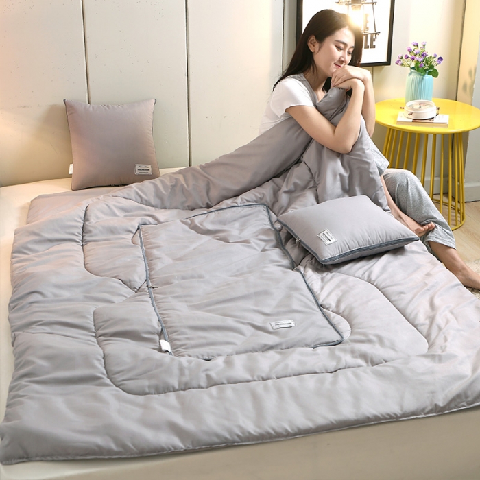 91家纺网 家纺一手货源 找家纺 照世家纺 2021新款贴布绣多功能抱枕被浅灰