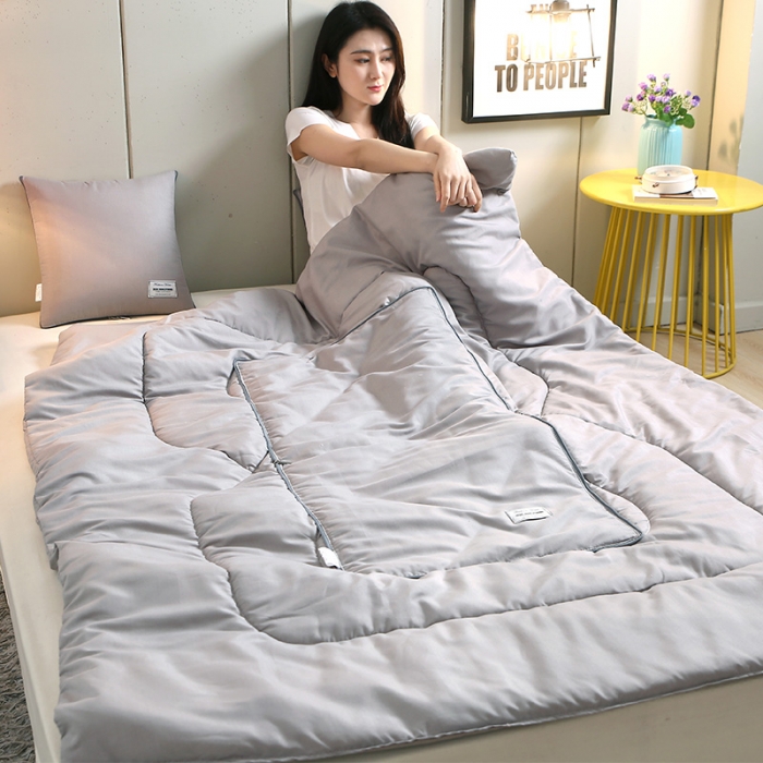 91家纺网 家纺一手货源 找家纺 照世家纺 2021新款贴布绣多功能抱枕被浅灰