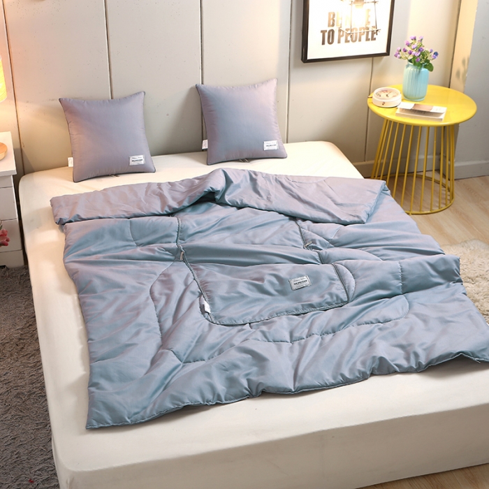 91家纺网 家纺一手货源 找家纺 照世家纺 2021新款贴布绣多功能抱枕被灰色