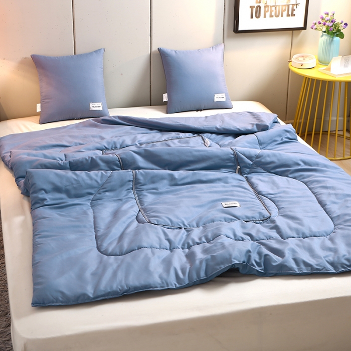 91家纺网 家纺一手货源 找家纺 照世家纺 2021新款贴布绣多功能抱枕被蓝色