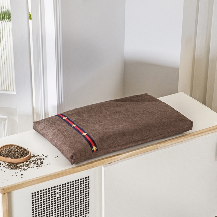 91家纺网 家纺一手货源 找家纺 总.小蜜蜂新款织带麻绒荞麦枕35*55