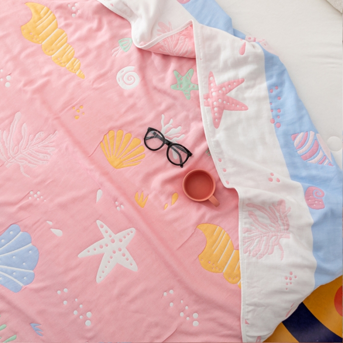 91家纺网 家纺一手货源 找家纺 朴尔家纺 2021新款卡漫风格全棉六层纱毛巾被 海底世界-粉