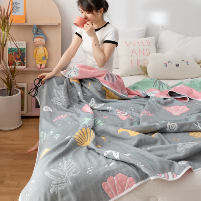 91家纺网 家纺一手货源 找家纺 朴尔家纺 2021新款卡漫风格全棉六层纱毛巾被 海底世界-灰
