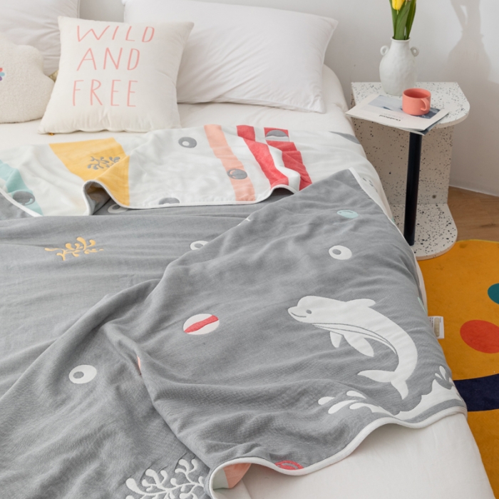 91家纺网 家纺一手货源 找家纺 朴尔家纺 2021新款卡漫风格全棉六层纱毛巾被 海洋乐园-灰