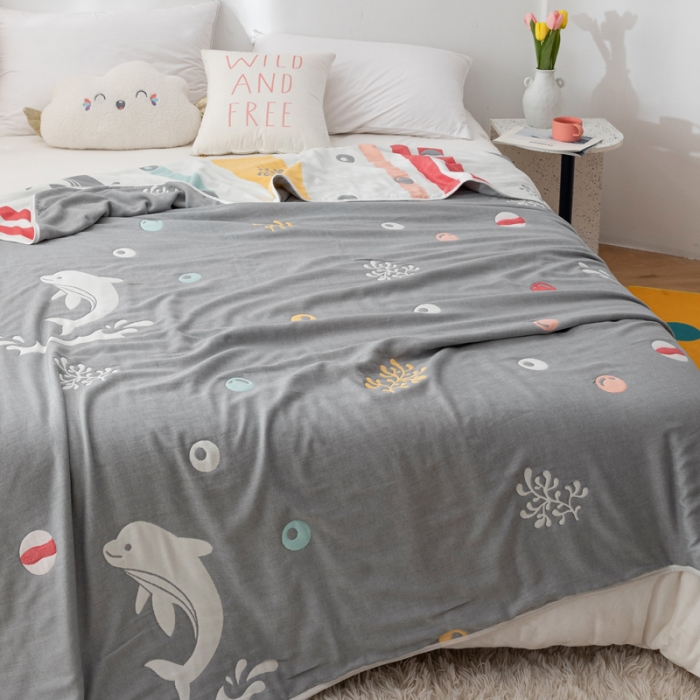 91家纺网 家纺一手货源 找家纺 朴尔家纺 2021新款卡漫风格全棉六层纱毛巾被 海洋乐园-灰