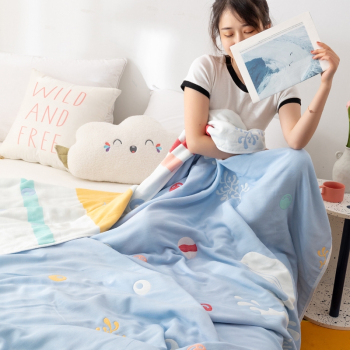 91家纺网 家纺一手货源 找家纺 朴尔家纺 2021新款卡漫风格全棉六层纱毛巾被 海洋乐园-兰