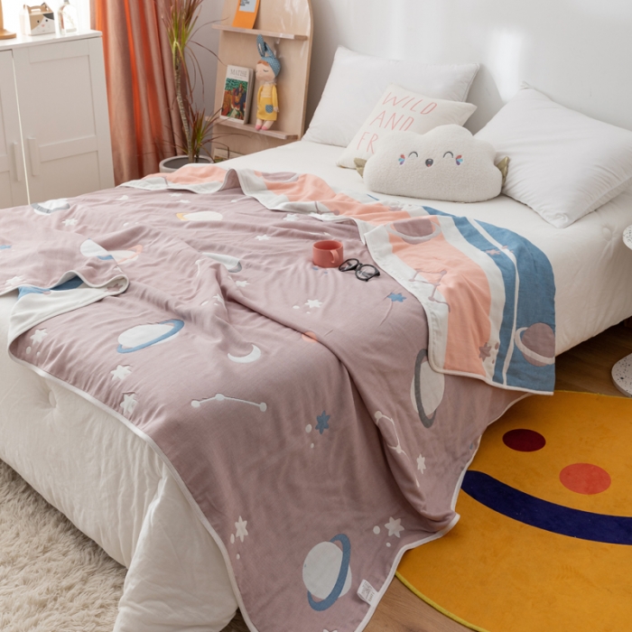 91家纺网 家纺一手货源 找家纺 朴尔家纺 新款卡漫风格全棉六层纱毛巾被 浩瀚宇宙-豆沙