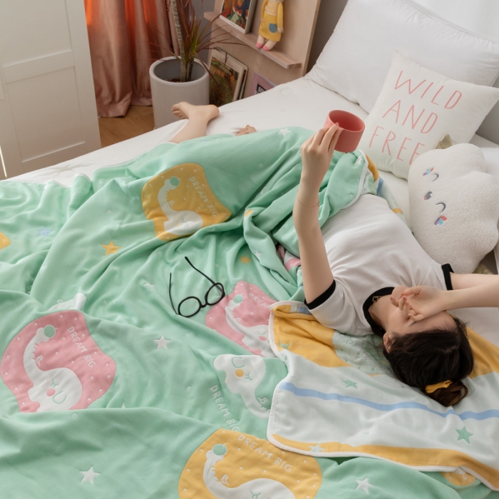 91家纺网 家纺一手货源 找家纺 朴尔家纺 2021新款卡漫风格全棉六层纱毛巾被 长鼻象-绿