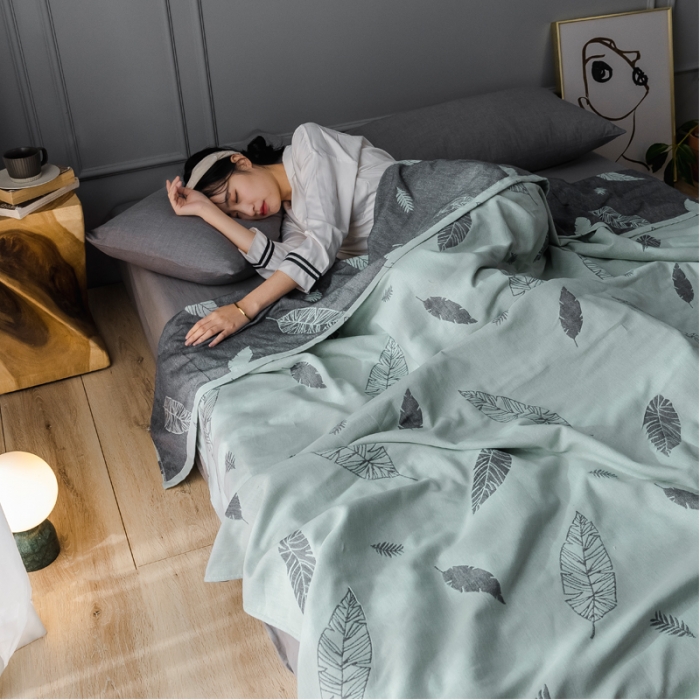 91家纺网 家纺一手货源 找家纺 朴尔家纺 新款主推特惠三层全棉纱布毛巾被 南极树叶-墨绿