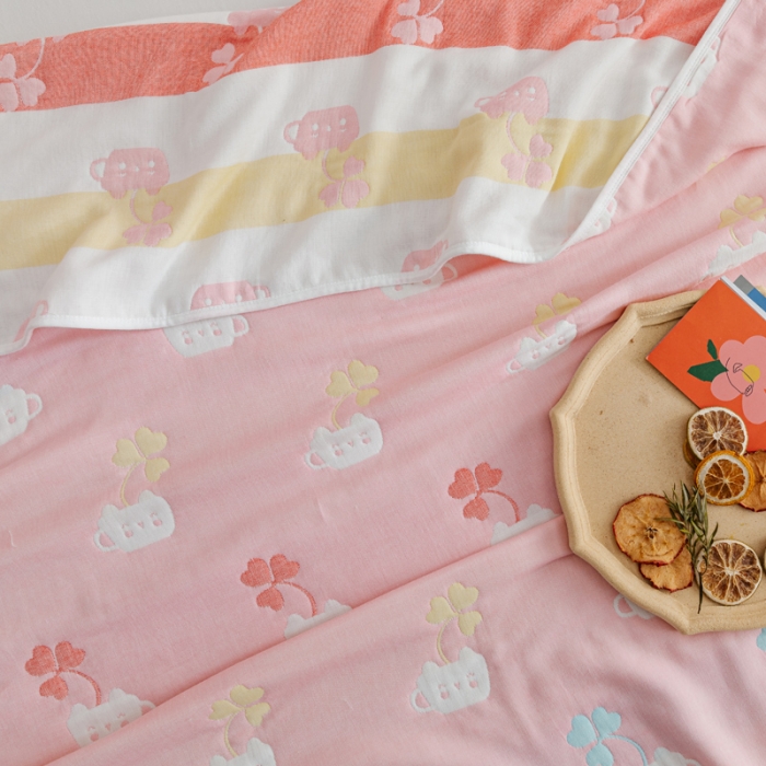 91家纺网 家纺一手货源 找家纺 朴尔家纺 2021新款六层全棉纱布毛巾被 杯中叶语-粉