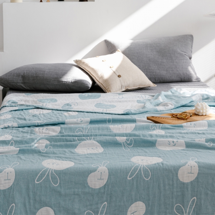 91家纺网 家纺一手货源 找家纺 朴尔家纺 新款加厚三层水洗棉全棉纱布毛巾被 灵动兔-兰