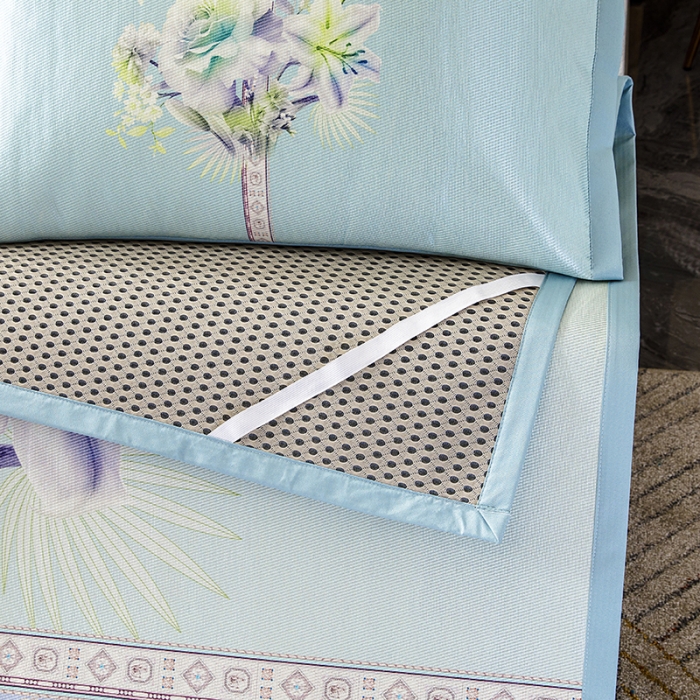 91家纺网 家纺一手货源 找家纺 小芽家居 2024新款冰丝斜纹提花凉席三件套 花开半夏