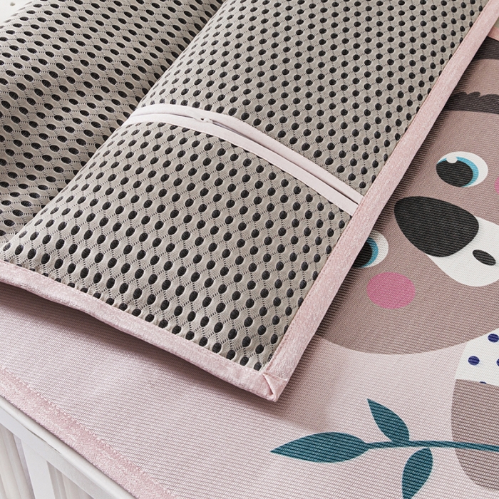 91家纺网 家纺一手货源 找家纺 小芽家居 2024新款儿童冰丝凉席卡通 浣熊宝宝