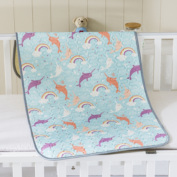 91家纺网 家纺一手货源 找家纺 小芽家居 2024新款儿童乳胶凉席卡通 彩虹海豚