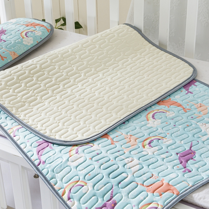 91家纺网 家纺一手货源 找家纺 小芽家居 2024新款儿童乳胶凉席卡通 彩虹海豚