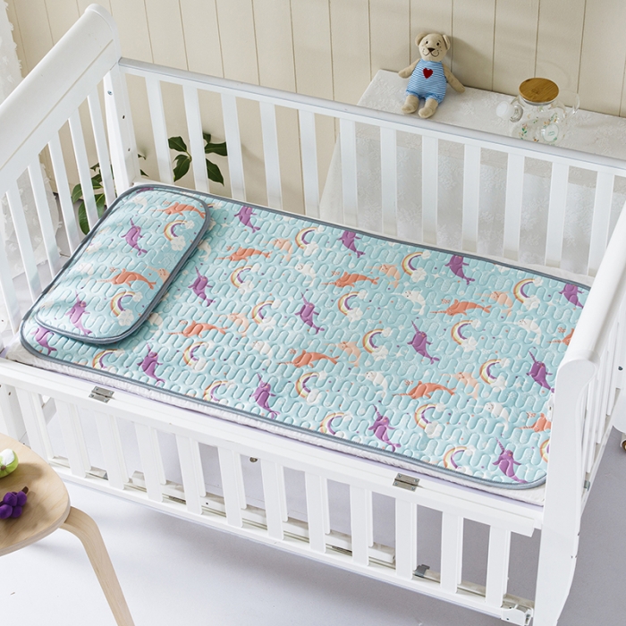 91家纺网 家纺一手货源 找家纺 小芽家居 2024新款儿童乳胶凉席卡通 彩虹海豚