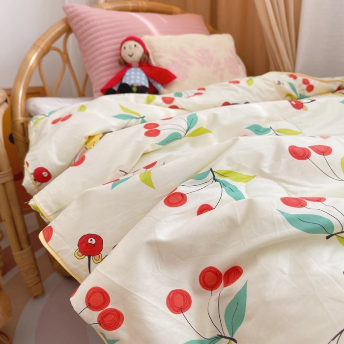 91家纺网 家纺一手货源 找家纺 星期八 2021新款全棉卡通儿童夏被 樱桃女孩