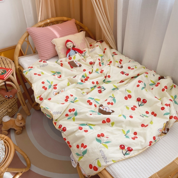 91家纺网 家纺一手货源 找家纺 星期八 2021新款全棉卡通儿童夏被 樱桃女孩